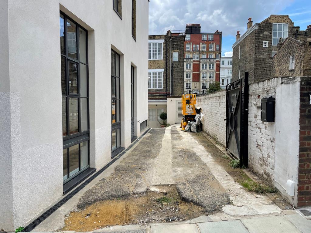Lot: 26 - SHOP AND FLAT PLUS REAR BUILDING WITH POTENTIAL - Rear Access to Property from Camden Street